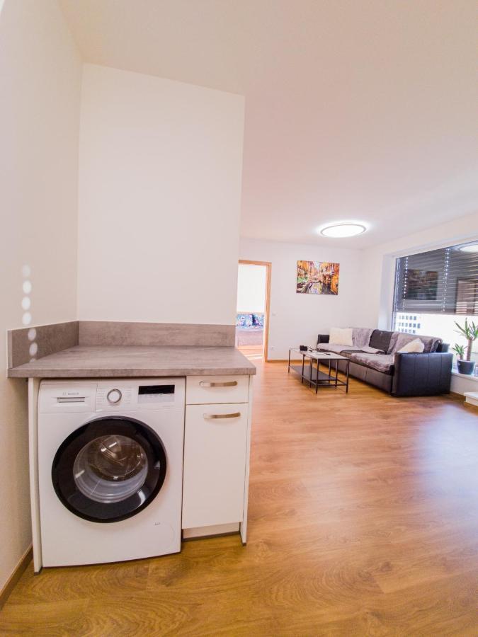 Modern Flat With Large Terrace Leilighet Hradec Králové Eksteriør bilde