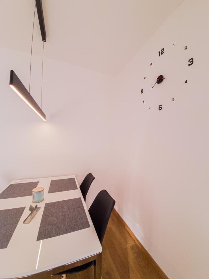 Modern Flat With Large Terrace Leilighet Hradec Králové Eksteriør bilde