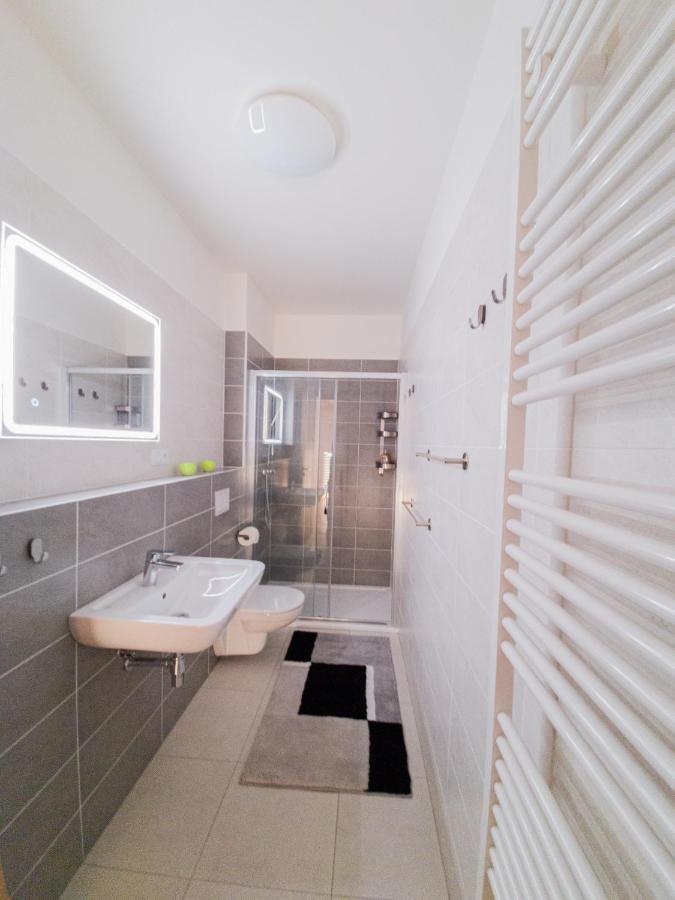 Modern Flat With Large Terrace Leilighet Hradec Králové Eksteriør bilde