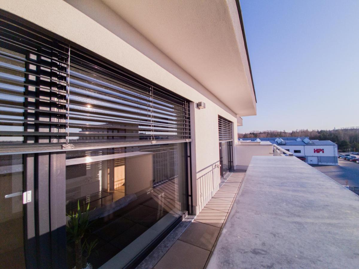 Modern Flat With Large Terrace Leilighet Hradec Králové Eksteriør bilde