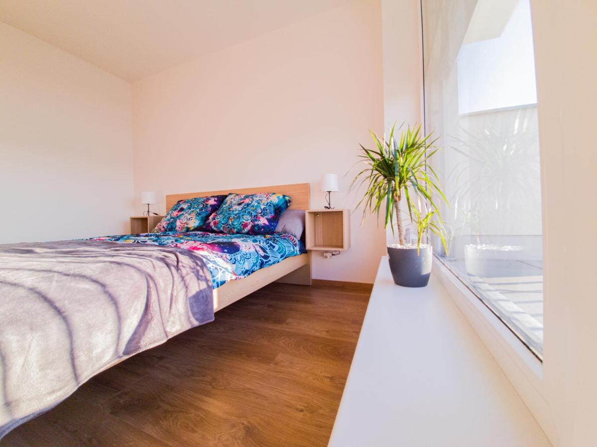 Modern Flat With Large Terrace Leilighet Hradec Králové Eksteriør bilde
