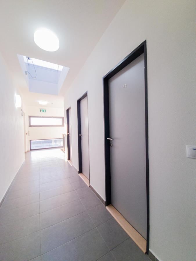 Modern Flat With Large Terrace Leilighet Hradec Králové Eksteriør bilde