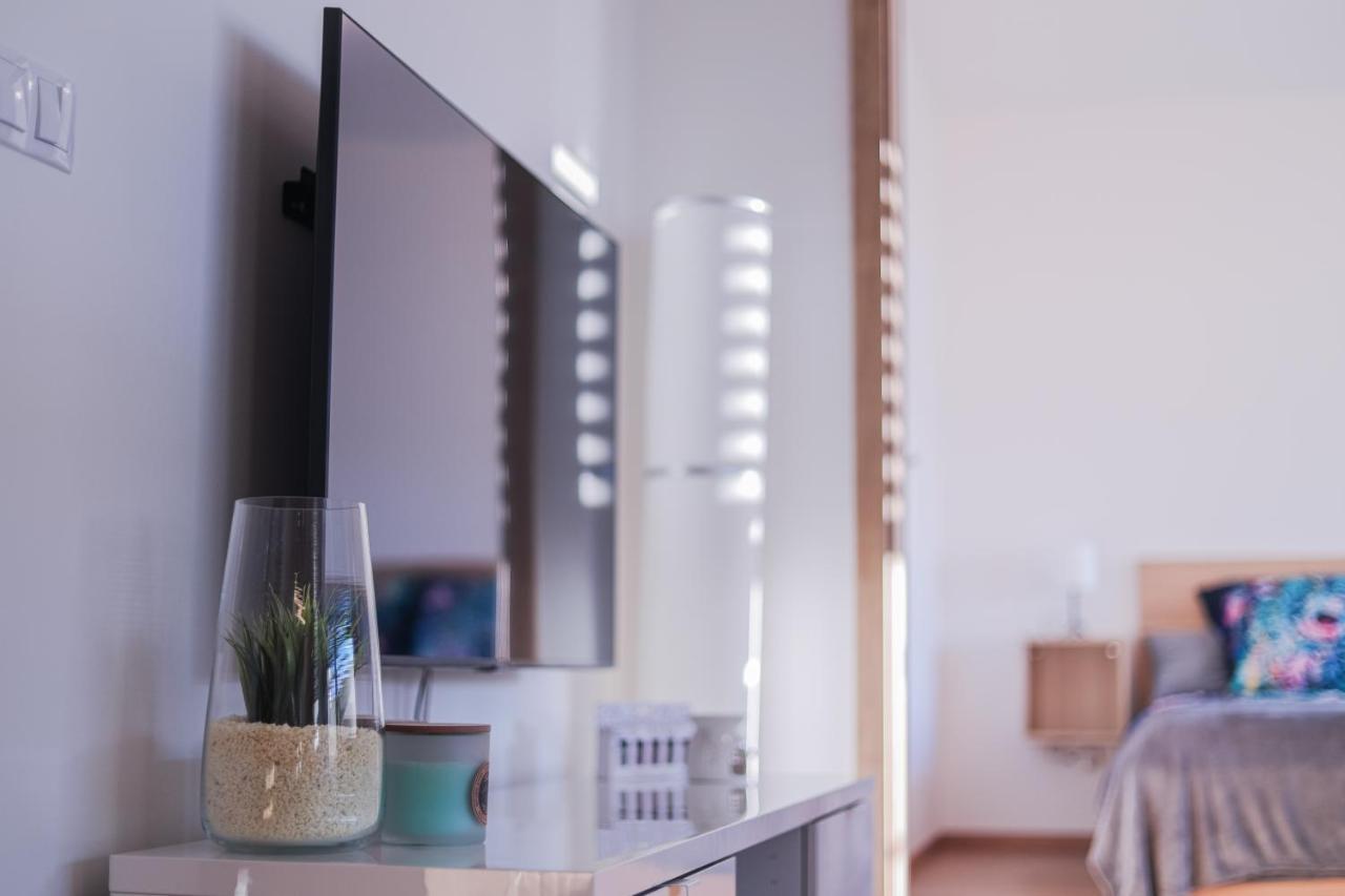 Modern Flat With Large Terrace Leilighet Hradec Králové Eksteriør bilde